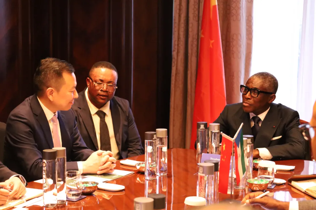 赤道几内亚共和国访华代表与盛煌娱乐股份深入探讨产业协同发展